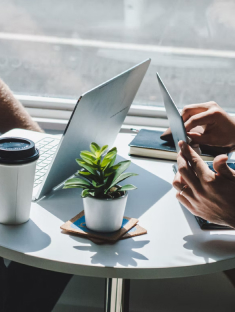 Una vitrina comercial para mostrar packs, campañas y gifting premium. imagen secundaria